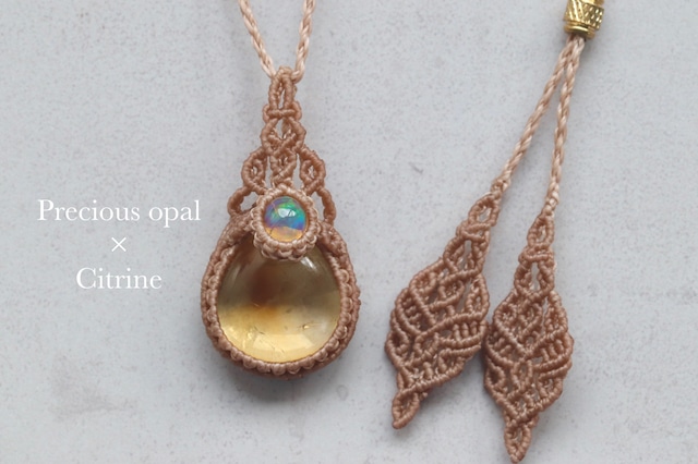 [Precious opal][Citrine] Pendant   -full moon-