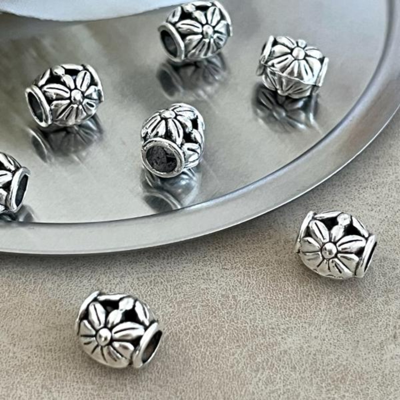 【2個】(大)タルフラワーメタルビーズ/スペーサー