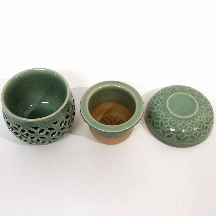 湯呑み　茶漉し蓋付き　高麗青磁　未使用　鶴絵付け　青磁湯呑み　　煎茶道具　茶道具 湯呑み 茶漉し蓋付き 高麗青磁 未使用 鶴絵付け 青磁湯呑み 煎茶道具