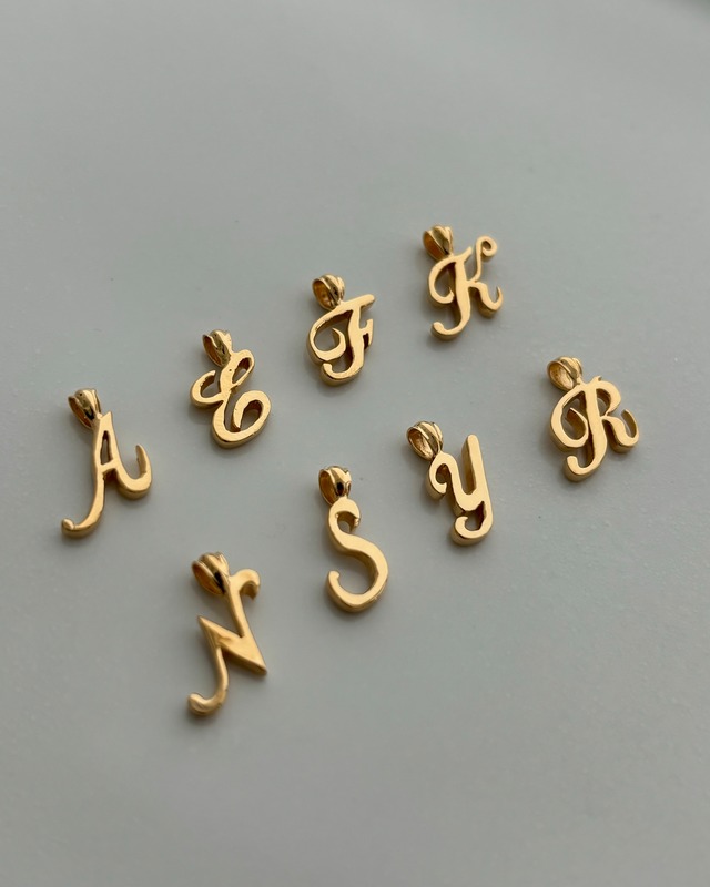 Cursive letter mini top with chain (silver/ gold)