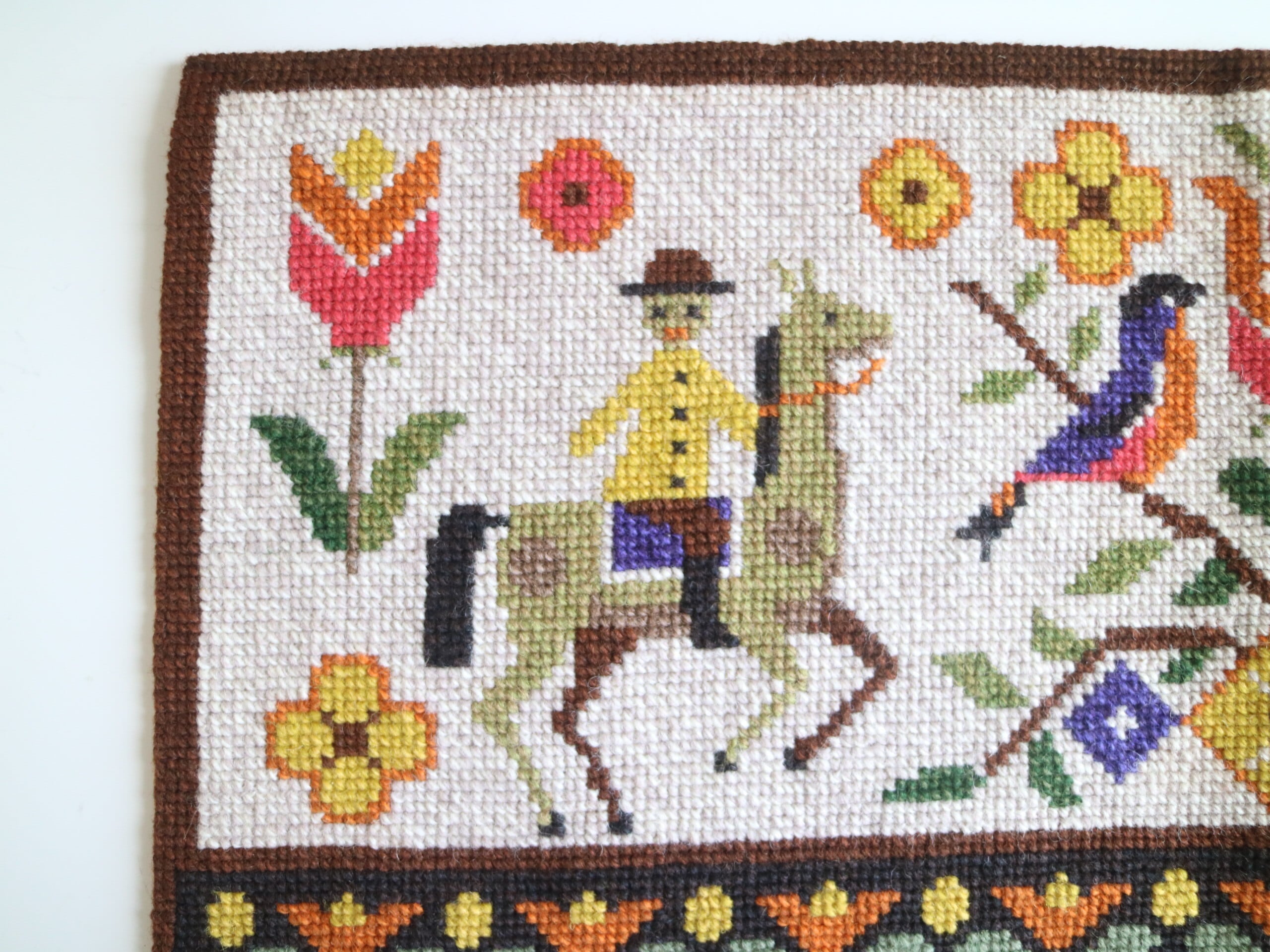 北欧 ヴィンテージ ツヴィスト刺繍 スウェーデン タペストリー 馬 1962年 スウェーデンで見つけたツヴィスト刺繍のタペストリー No.6767