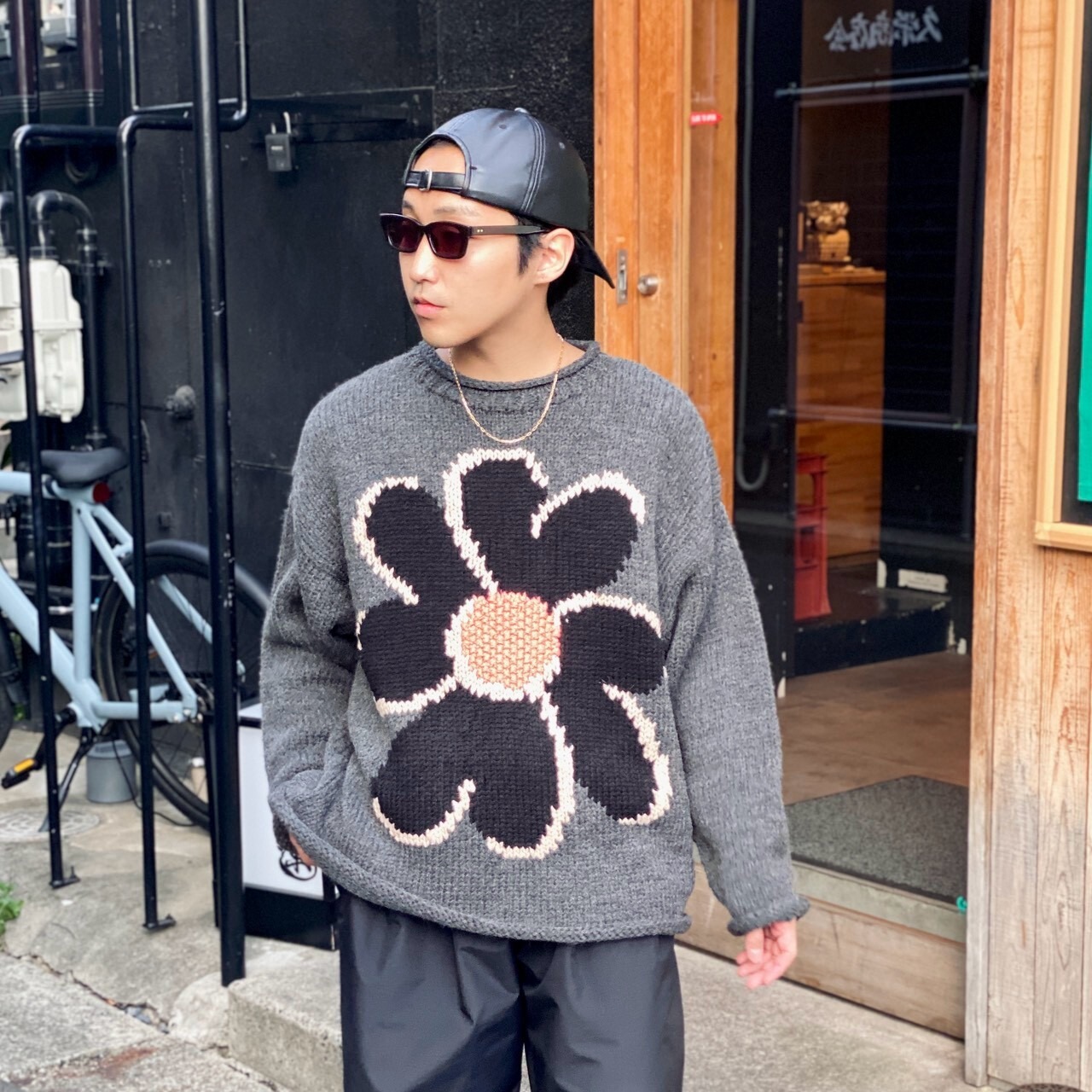 CC "FLOWER with LOVE" HAND KNIT -DARK GRAY-