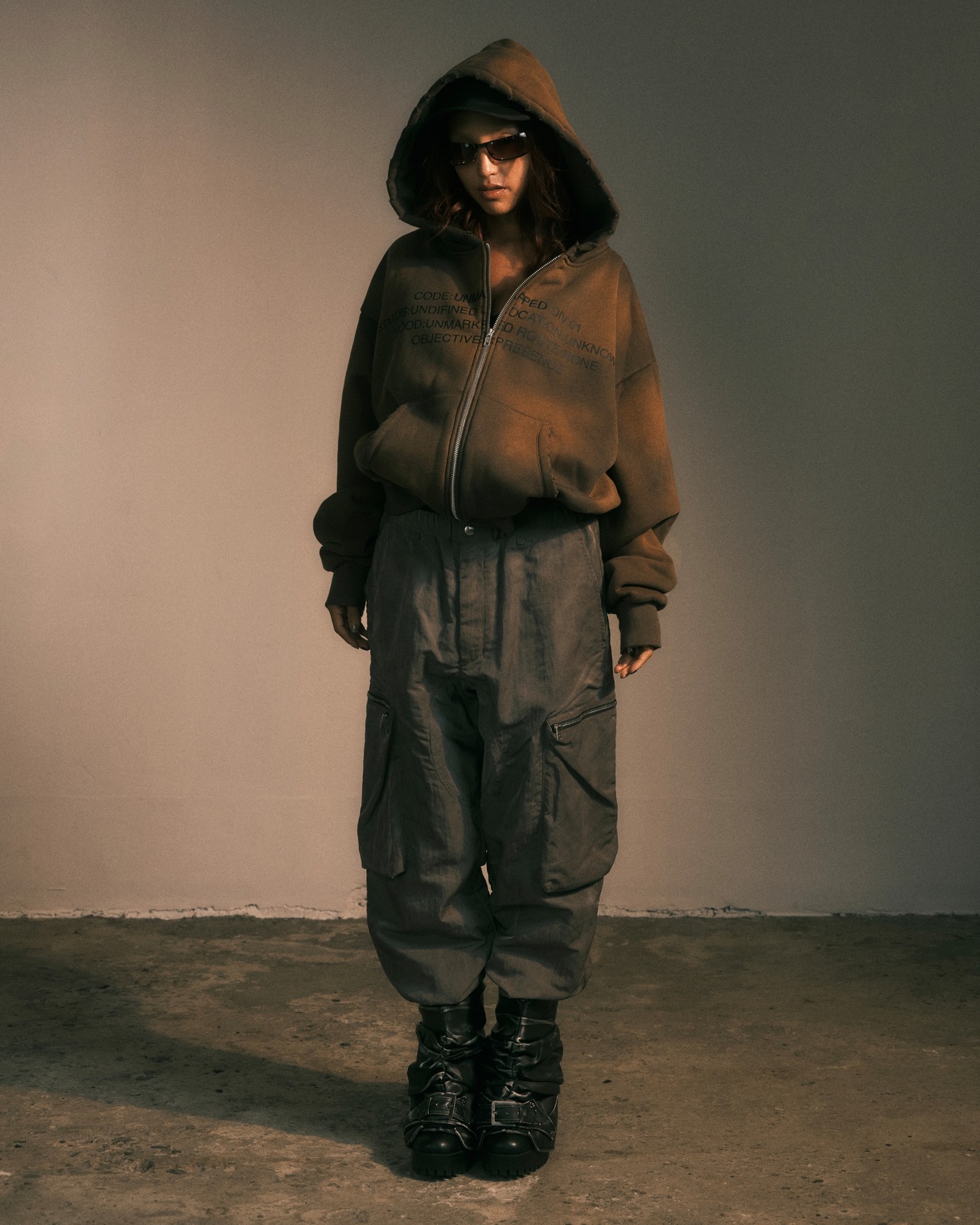 Dust fade hoodie / brn