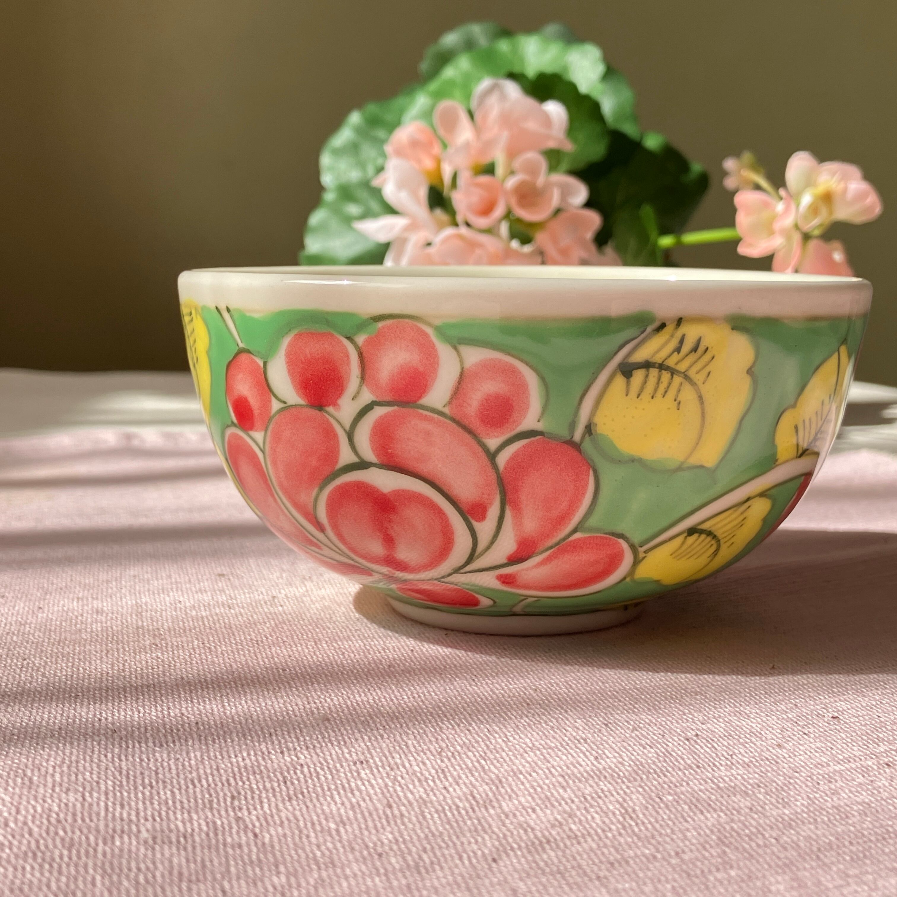 バッチャン焼き みどり色のカラフルな蓮 お椀 どんぶり 丼 ベトナム