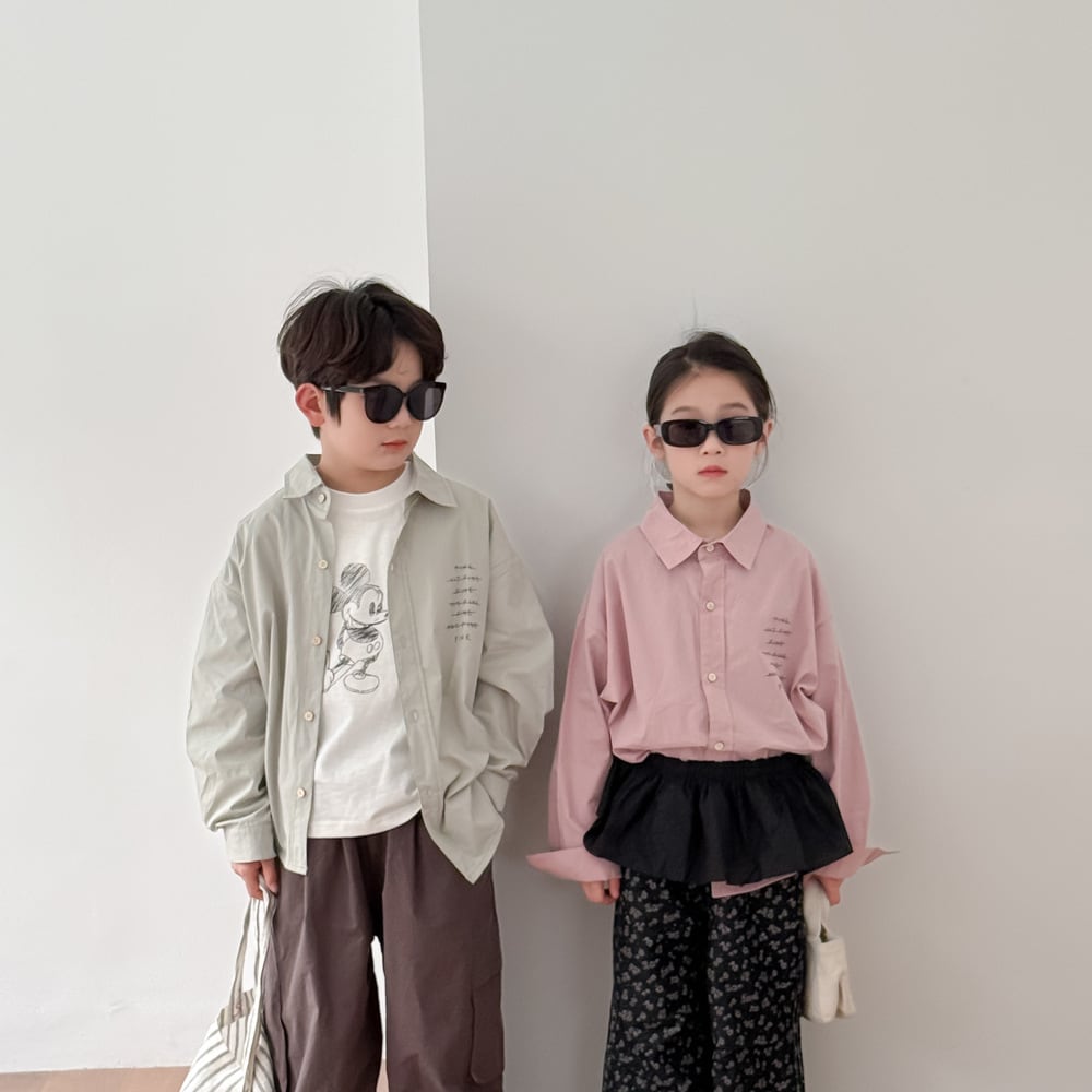 裾デザイン英字シャツ