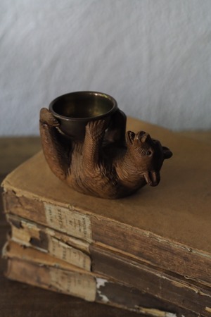 木彫りクマの小物入れ-antique black forest bear case