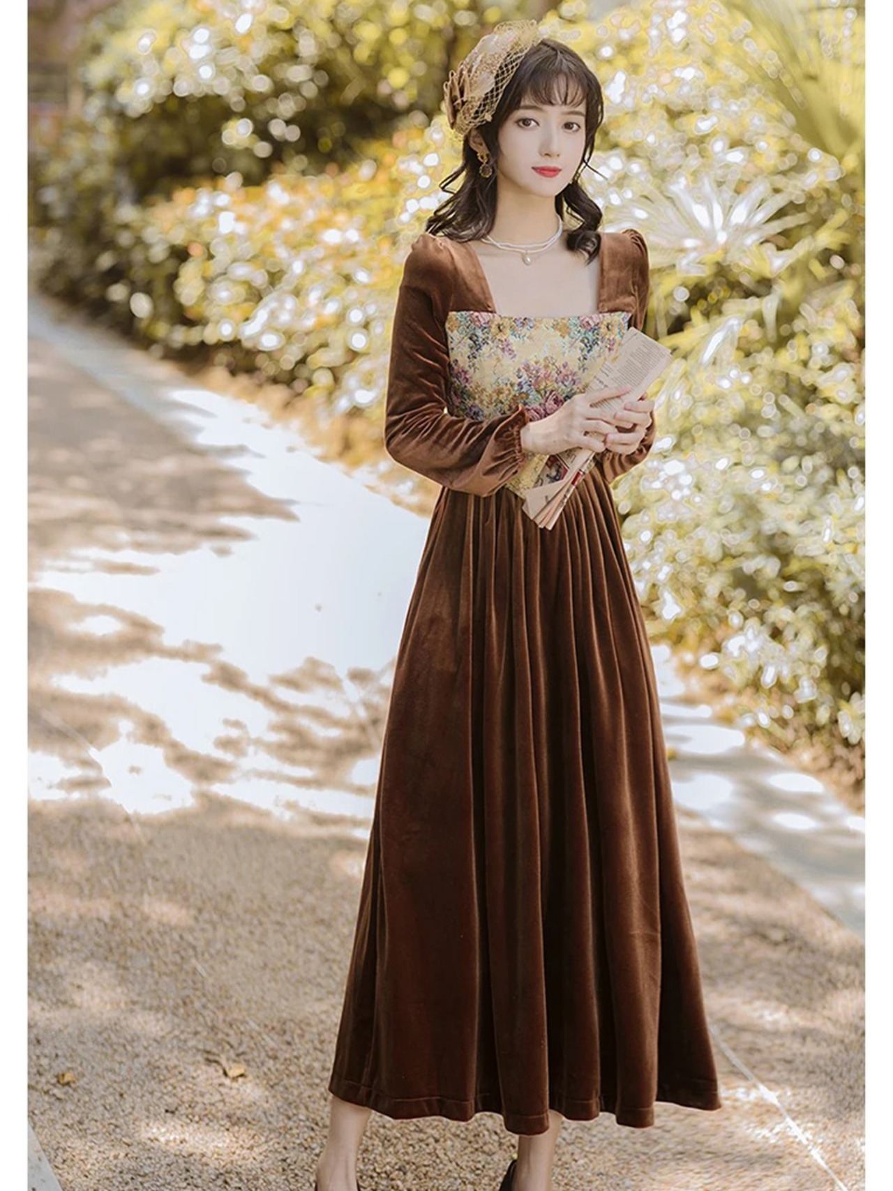 【0154】Brown Velvet Flower Long Sleeve Dress