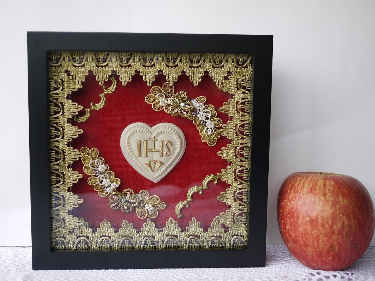 ドイツ製　破格！アンティーク聖母子の陶板額装品！色が綺麗でマリア様が優しい！ ドイツ製 破格！アンティーク聖母子の陶板額装品！色が綺麗でマリア様