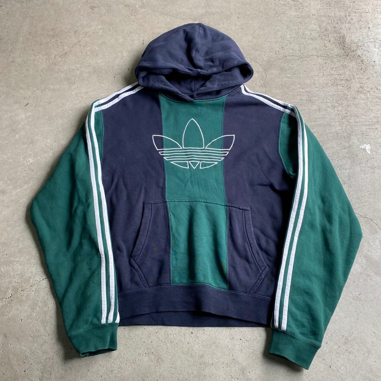 adidas アディダス トレフォイルロゴ 刺繍 切り替えデザイン サイド 