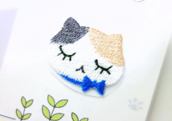 シールにもなる猫の刺繍ワッペン◆眠たい顔が可愛いネムねこ　ミケ