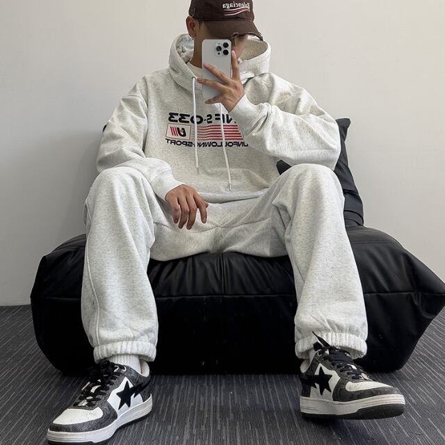【予約販売】メンズ セットアップ 裏起毛 アメリカン プリント 上下 長袖 シンプル 無地 グレー ブラック スエット パーカー フード ルーズ 男前 スエット 韓国 パンツ セット ジム カジュアル 部屋着 リラックス ルームウエア 韓国 トレンド 大きいサイズ M/L/XL/2XL