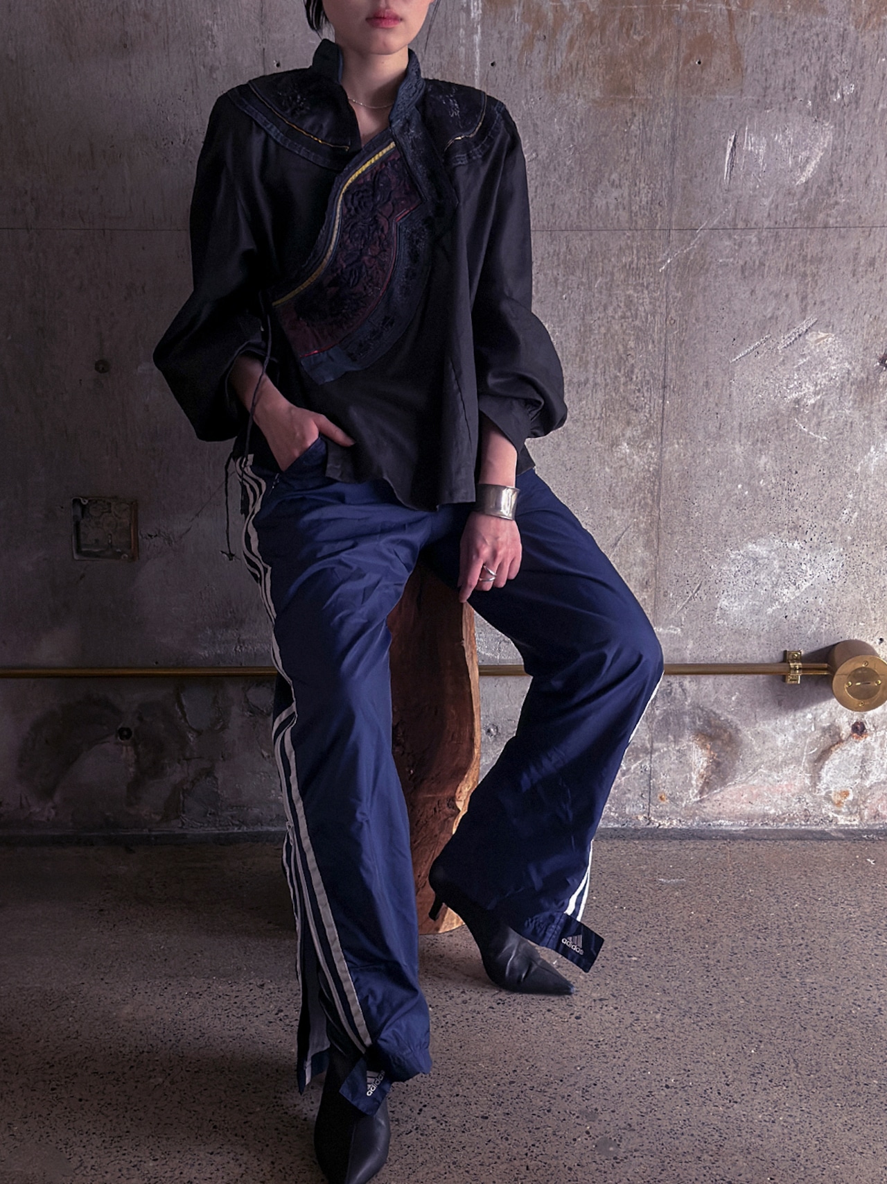 tay Original【BLACK and RE-SEW】/Vintage Miao embroidery blouse