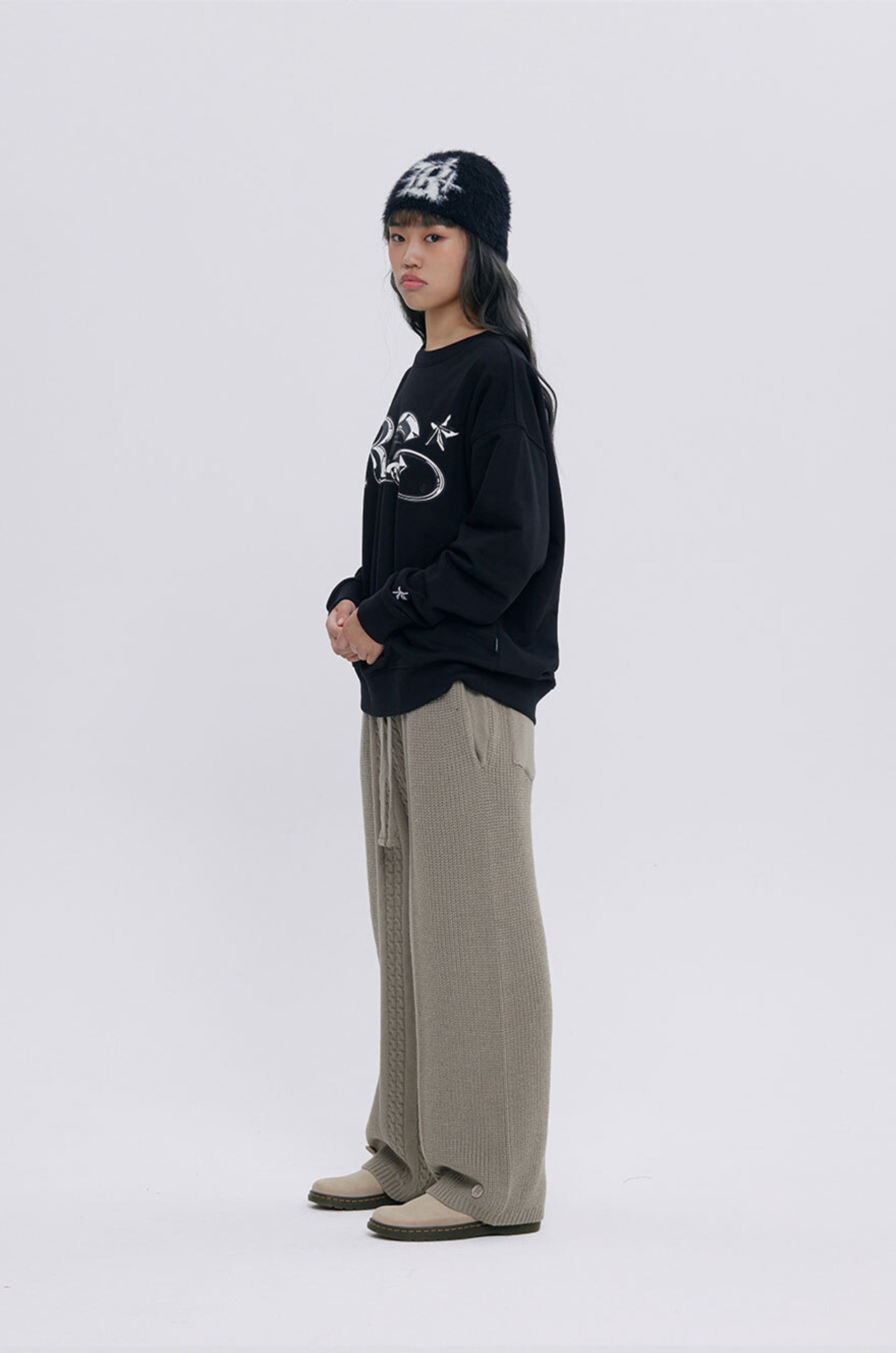 CUBISMFONTCREWNECK_ BLACK
