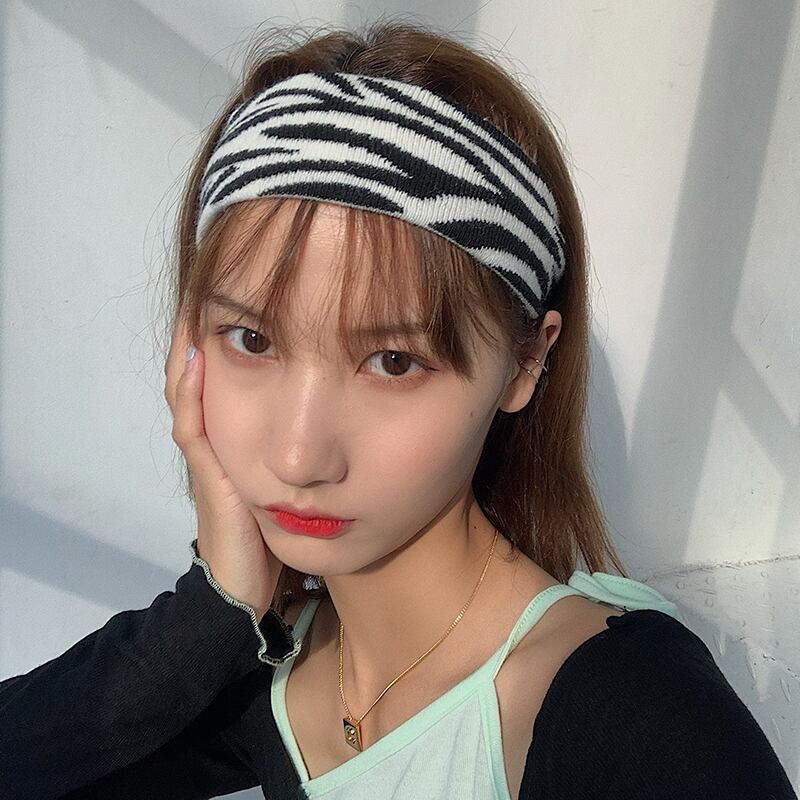 ウールニットヘアバンド パターンレッド ヘアアクセサリー ブラック・アイド・ピーズ24002807390