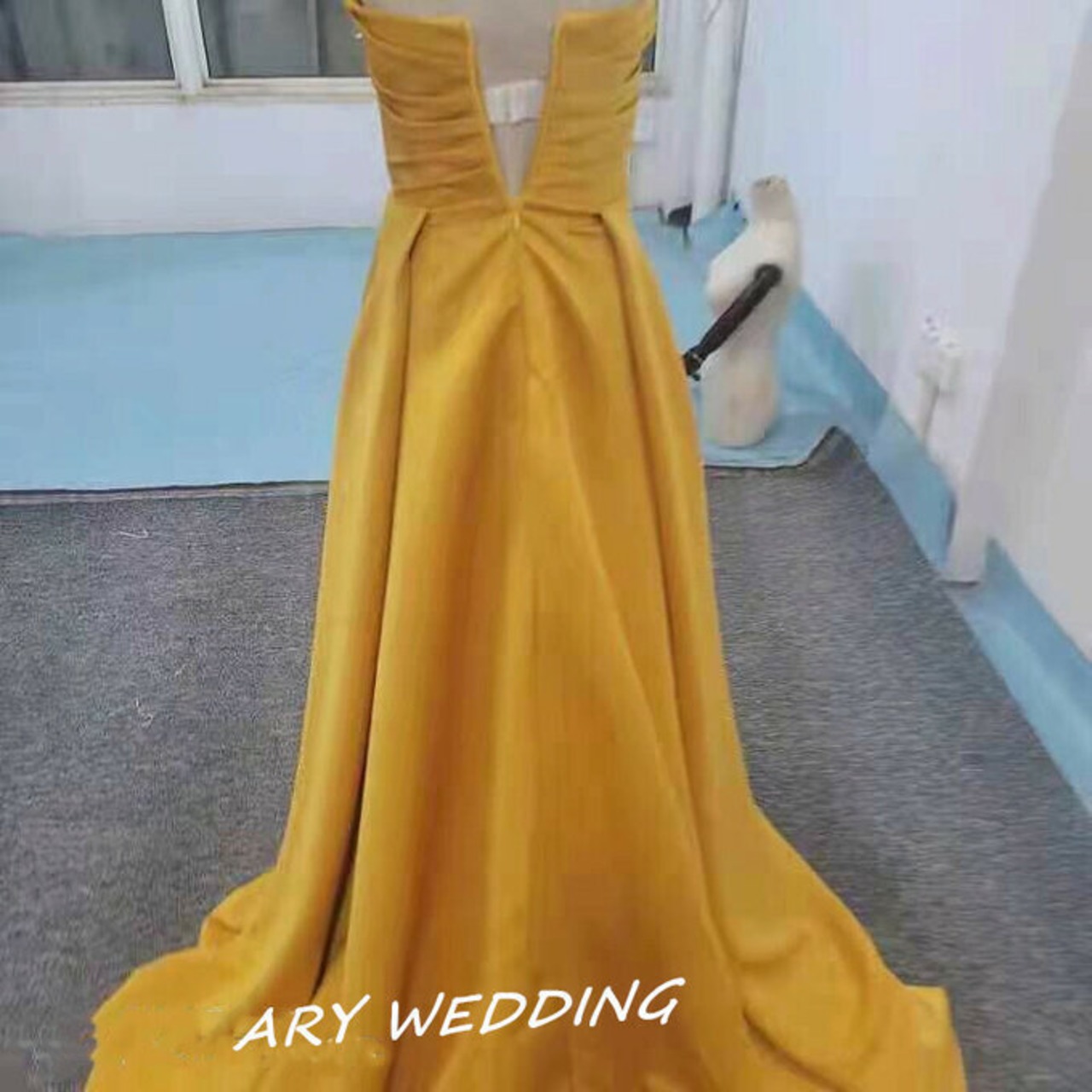 豪華！パーティードレス イエロー ベアトップ スリット ロングドレス  