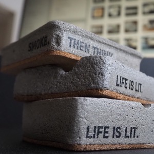 灰皿　「LIFE IS LIT. 」No.001　【MORUTARU】