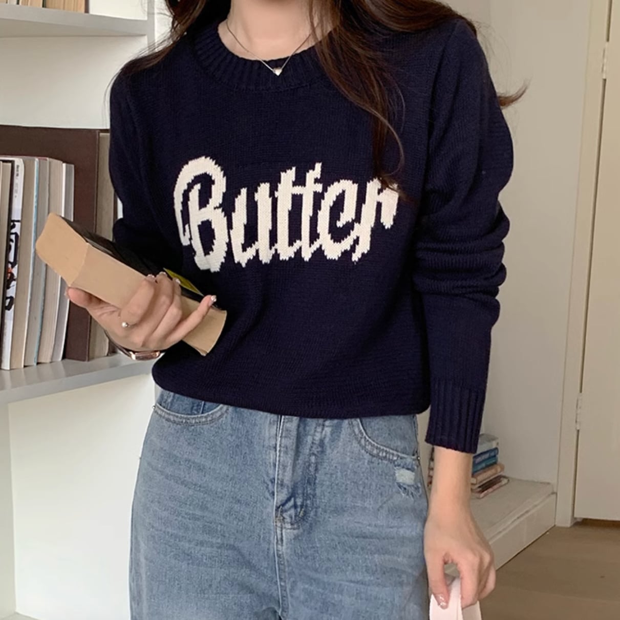 Butter」ロゴ 長袖 ニット トップス アイボリー ブラック ショート丈