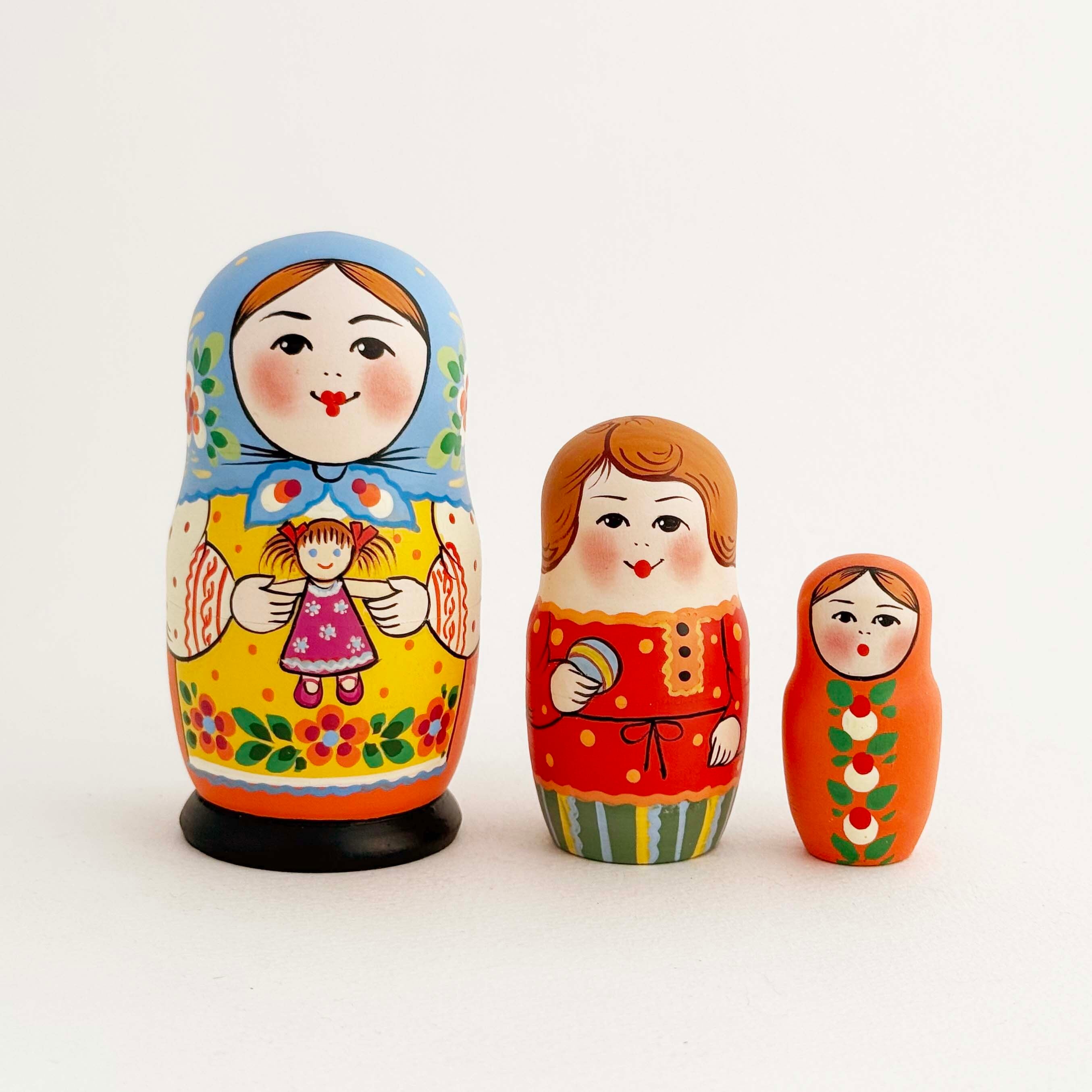 セルギエフ産マトリョーシカ / お人形抱っこ 3個組