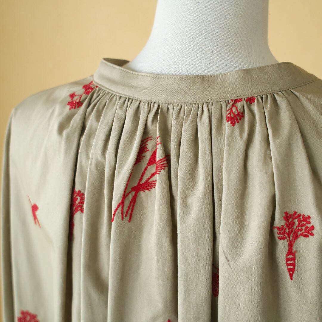 atelier naruse アトリエナルセ コットン winter plants ブラウス・ベージュ