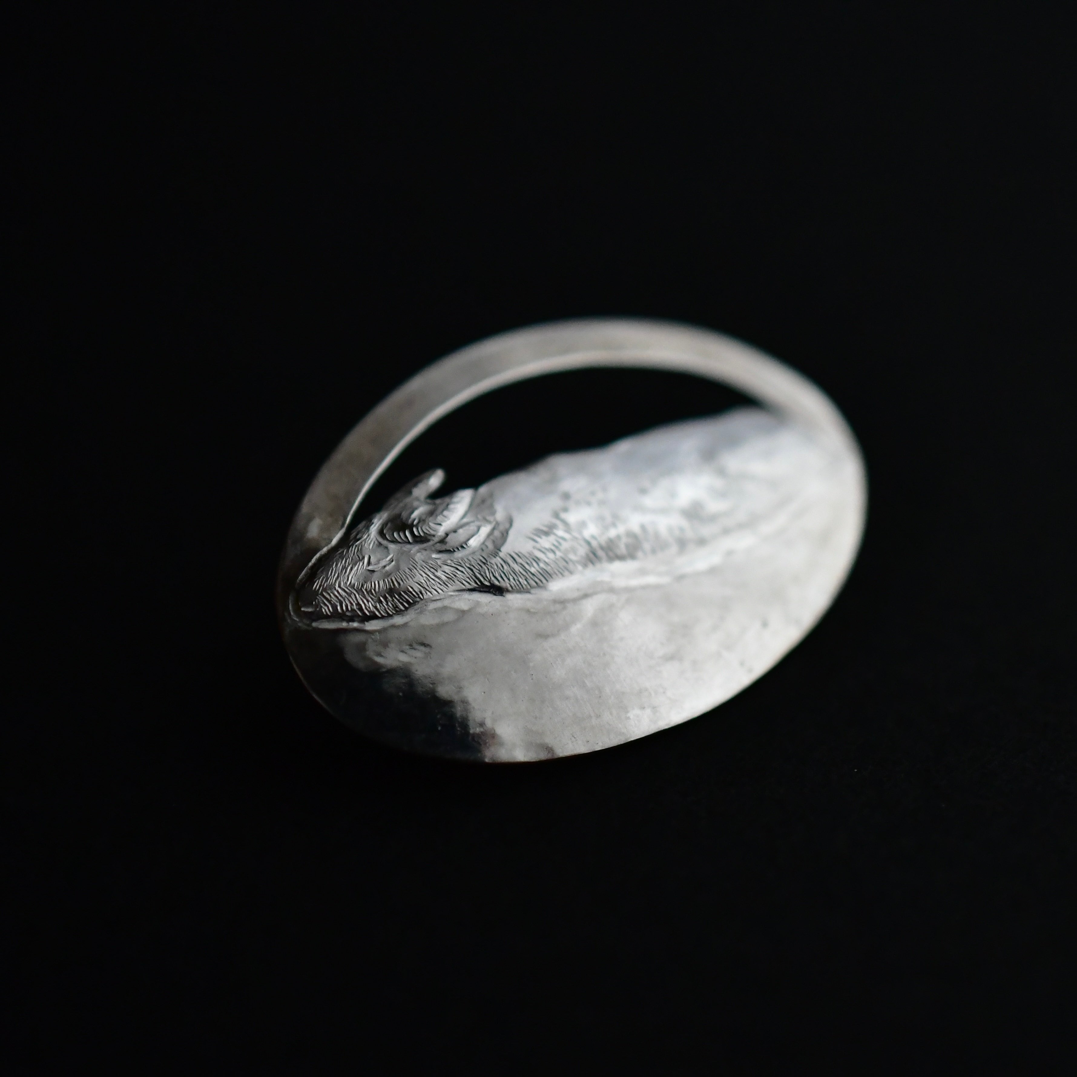 CHIAKI KAWASAKI 干支ブローチ 丑〈水牛〉 SV925 | ソラノノオト