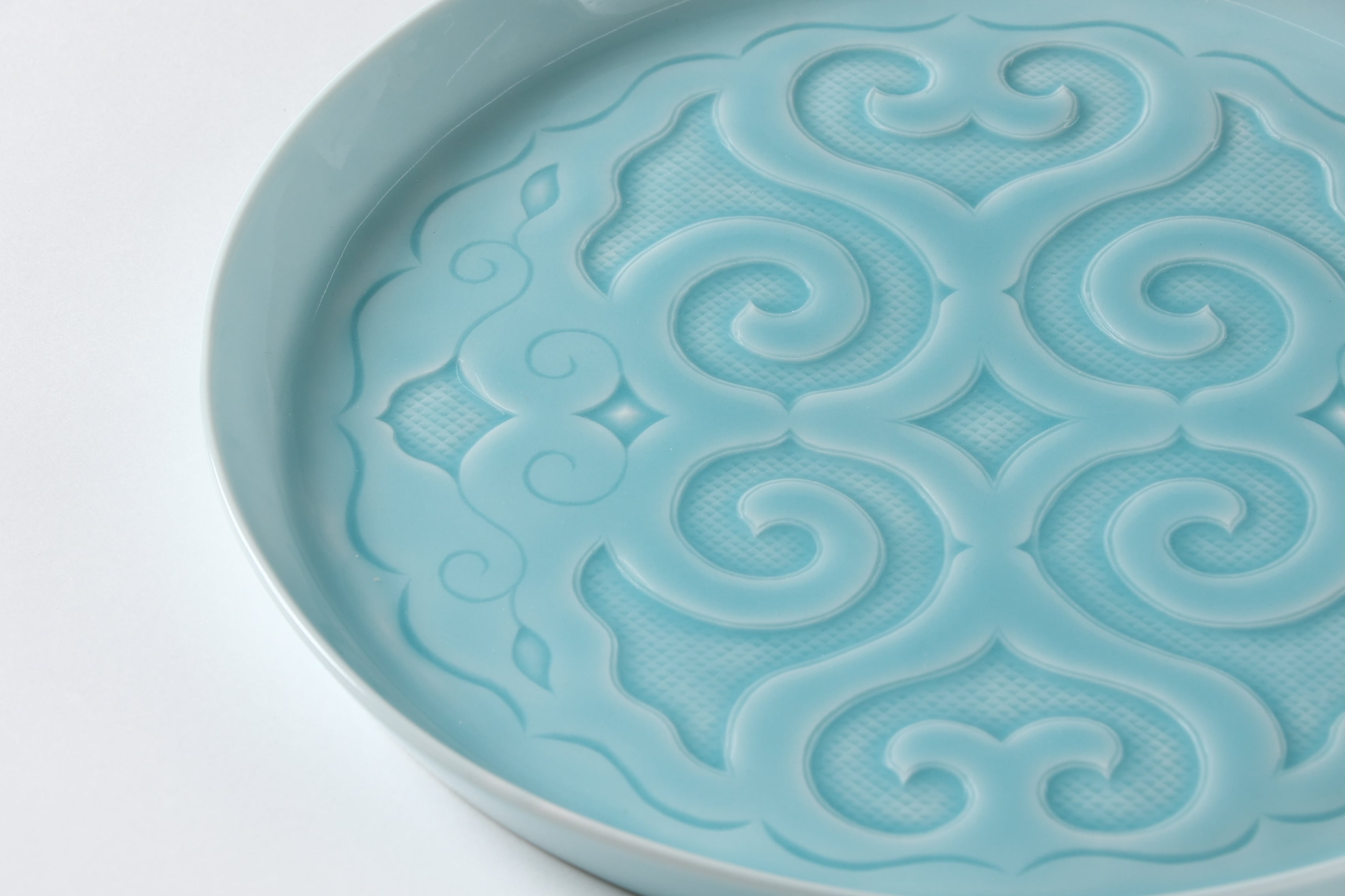 有田焼 鋳込皿(26cm丸皿) 平良秀晴 | 阿寒アイヌコンサルン