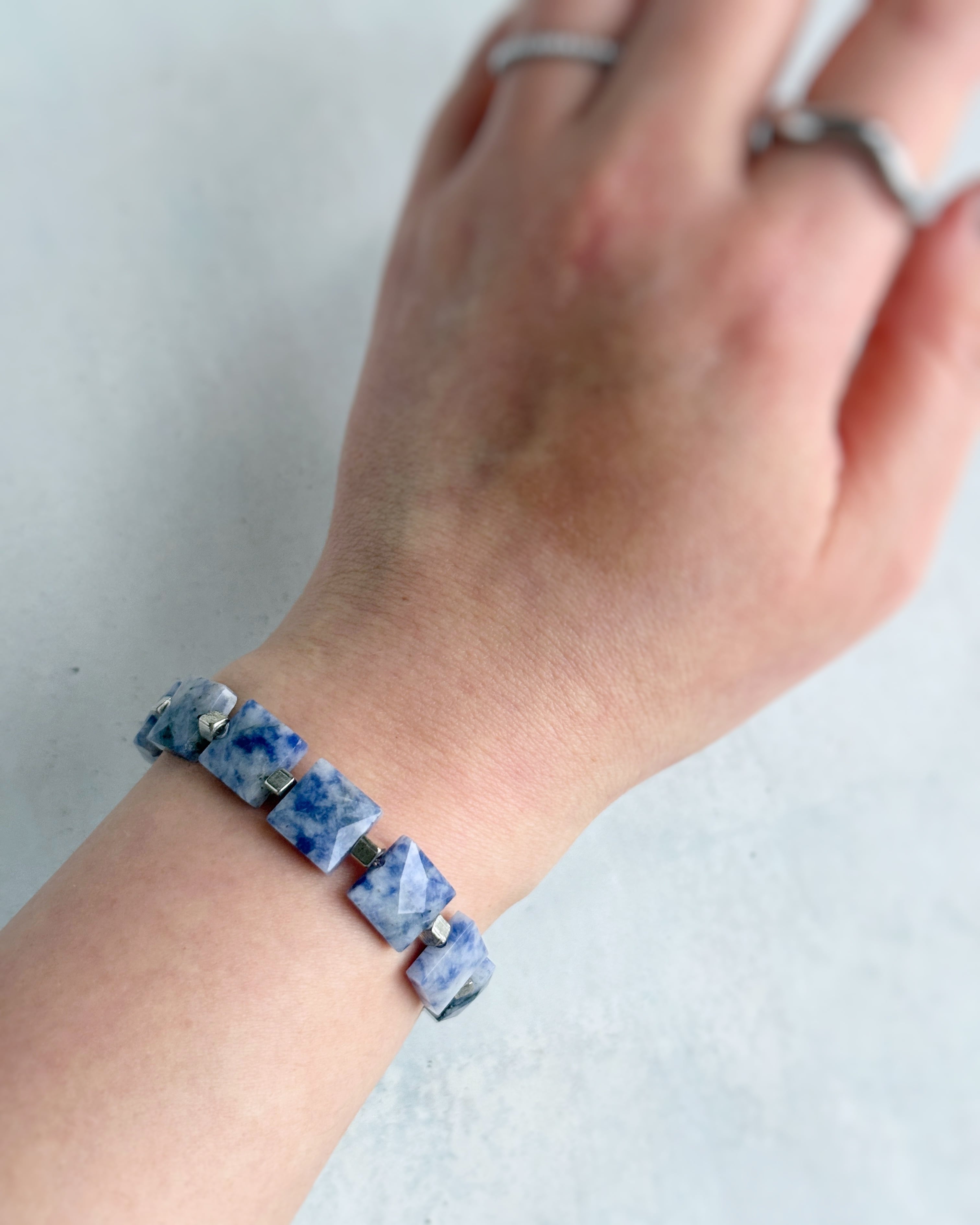 tumble bracelet(ソーダライト)