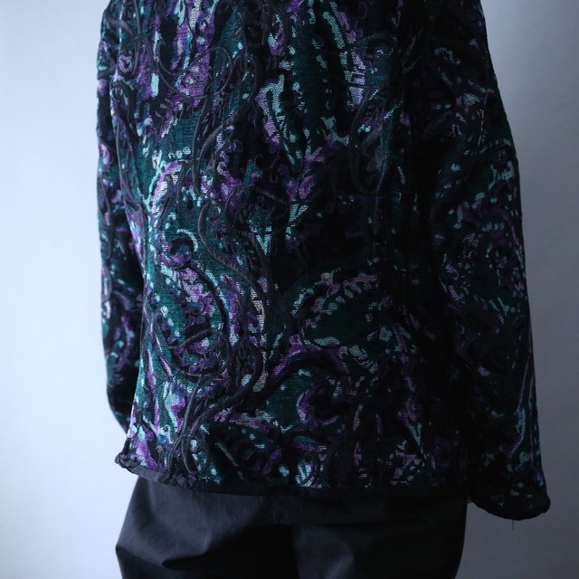 "reversible” poison-color and black paisley pattern zip-up jacket