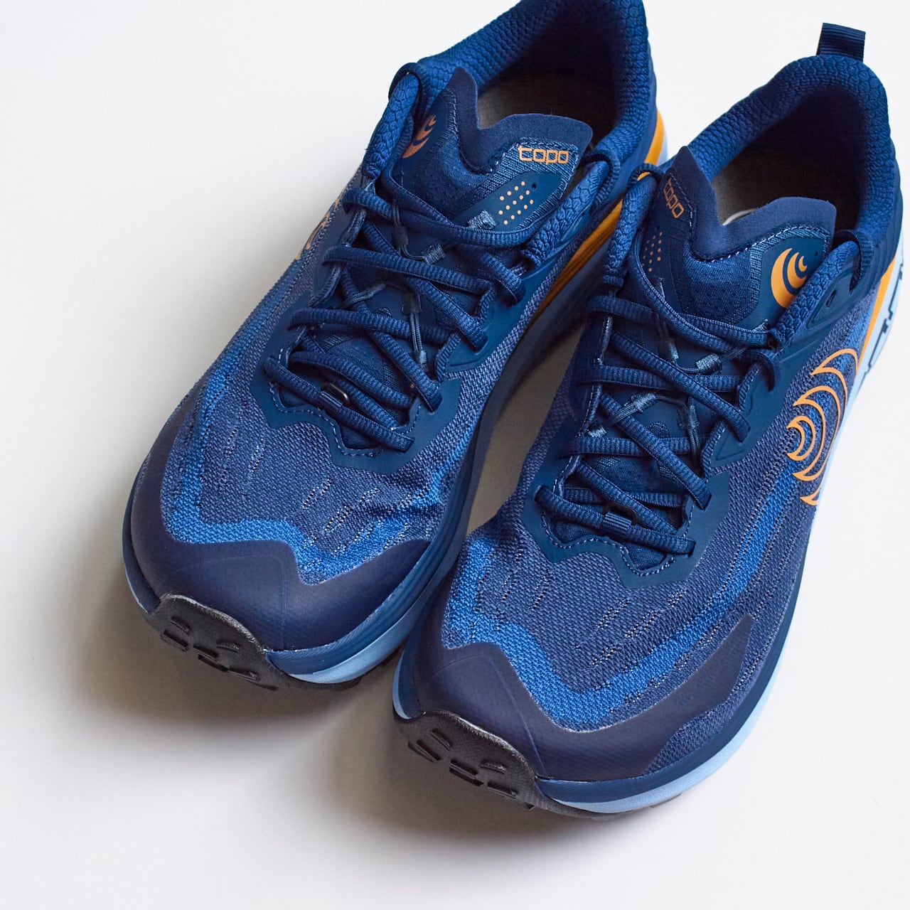 Topo Athletic（トポ アスレチック）VISTA （ビスタ） Navy/Orange