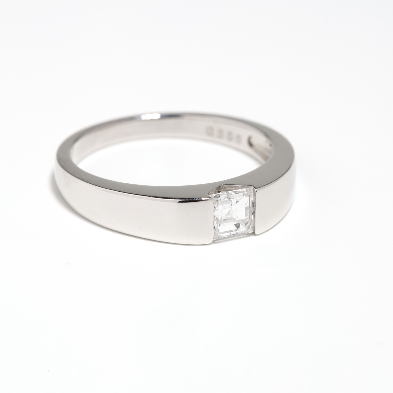 ステップカット ダイヤモンド デザインリング pt900 / D / VS1 / 0.356ct