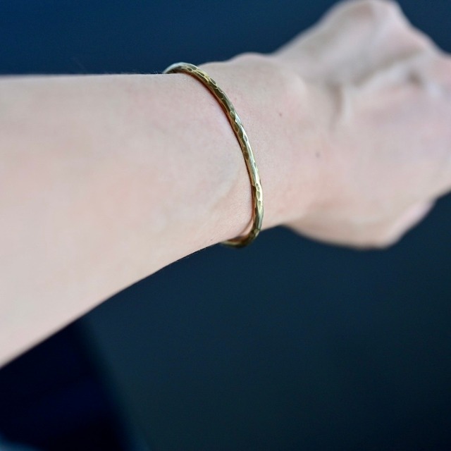 竹俣勇壱  真鍮バングル　槌目甲丸 ［2104280000038］