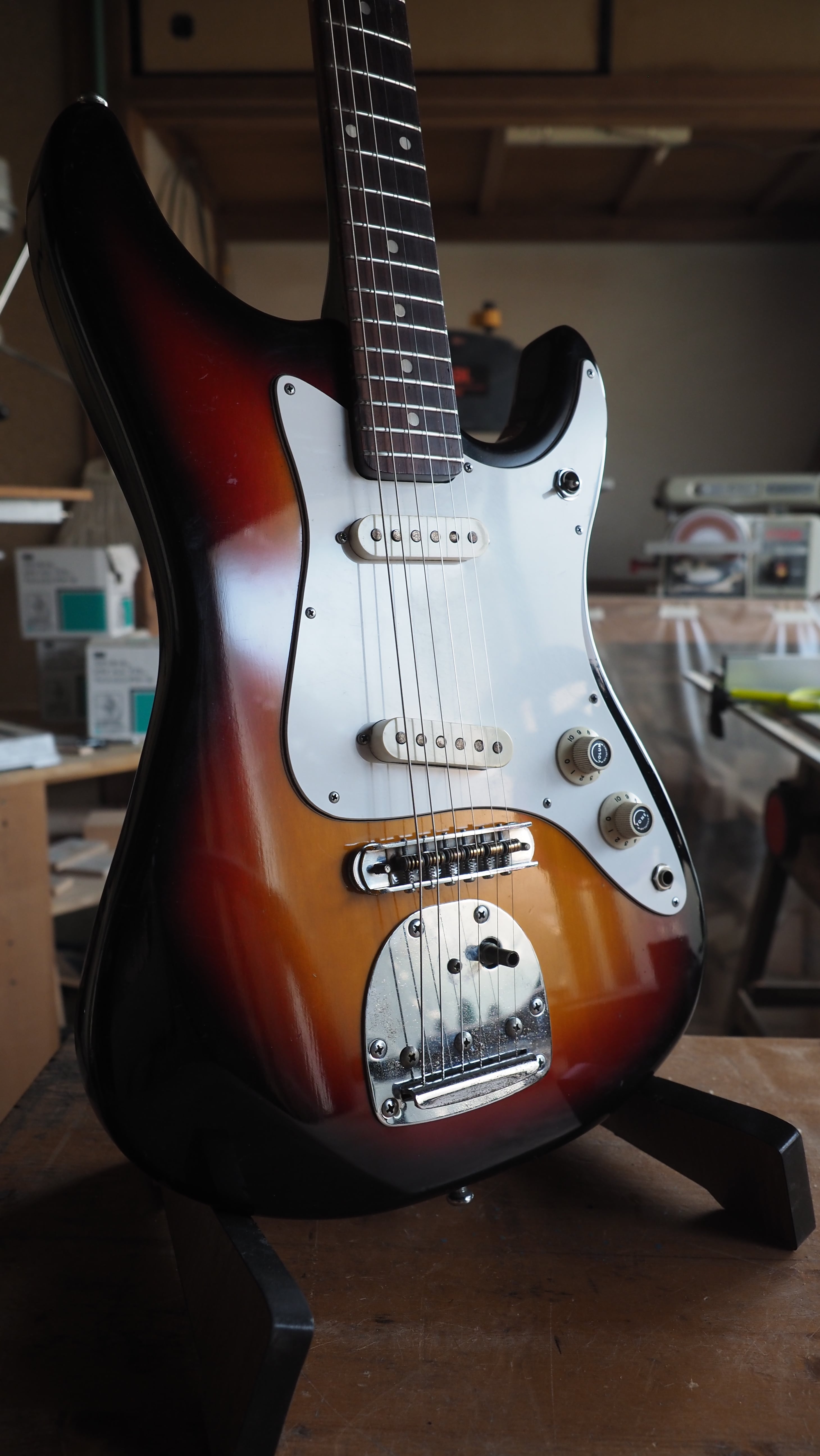 Guyatone LG-23　ビザールギター Guyatone LG-23 | Stone Free