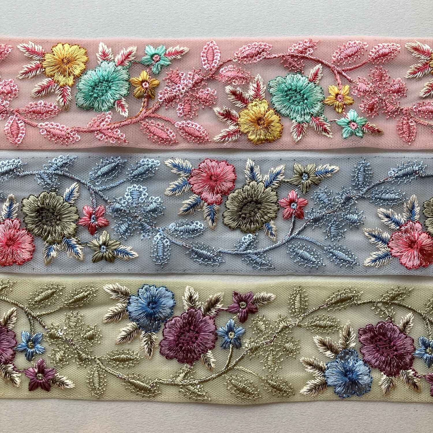 ❣️未使用極美品❣️花刺繍モチーフ付き総レースアンサンブル 2色お花とワントーン茎の刺繍チュールレース（1mカット） | Dua