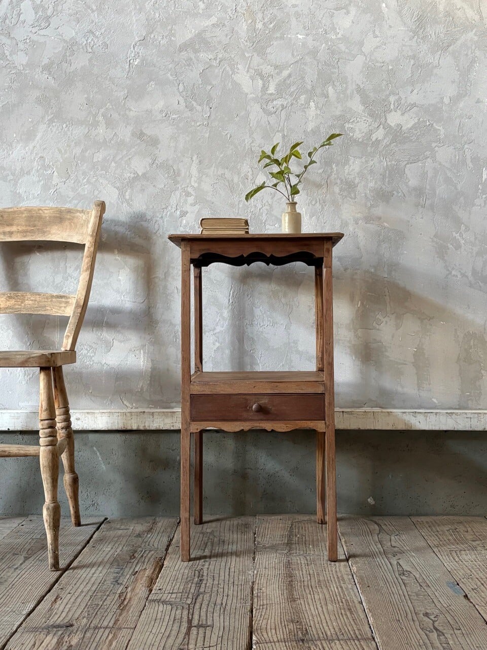 Side Table (A27-81)