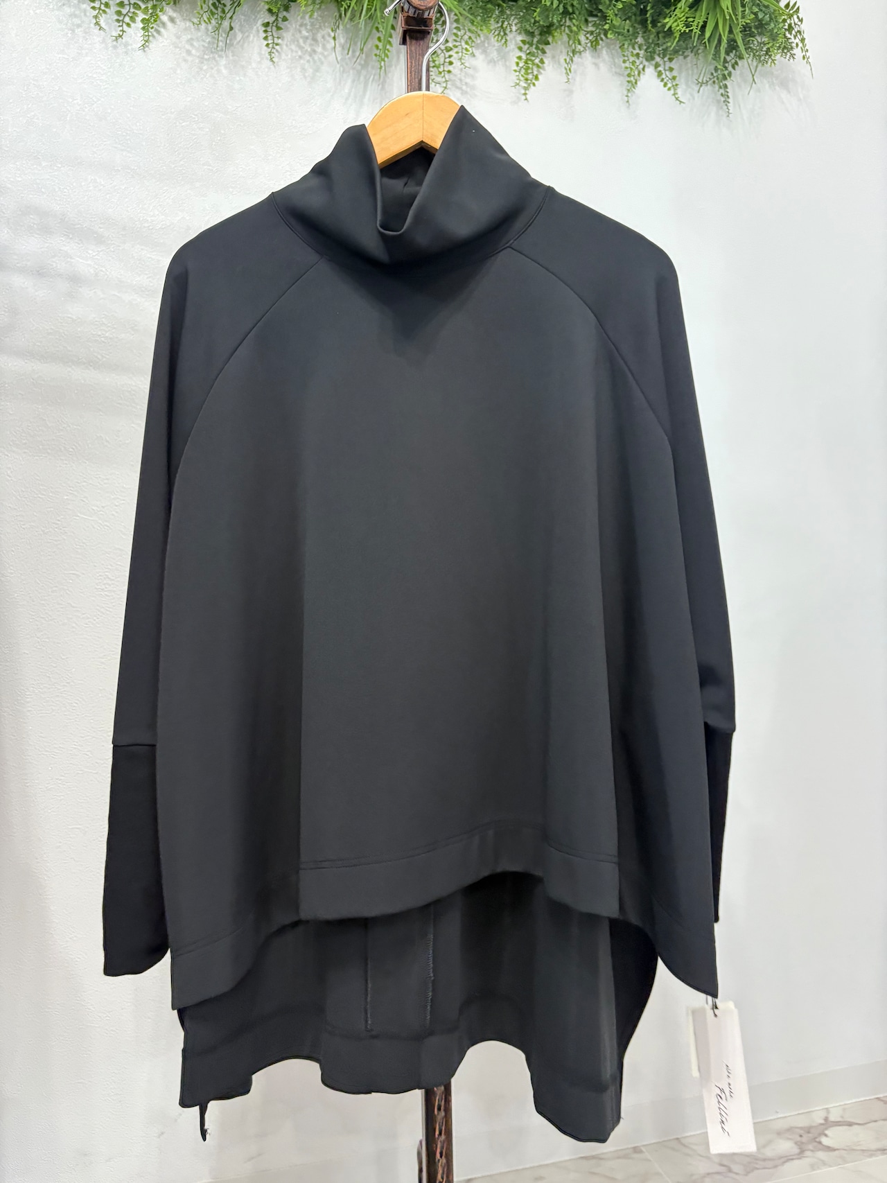 ライトダンボールハイネックトップス 229203