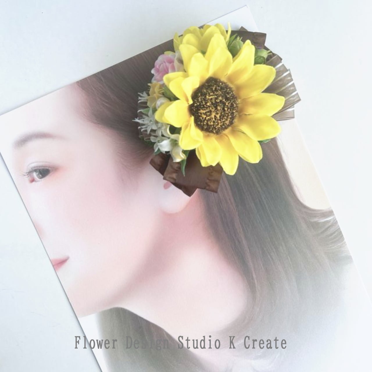 向日葵とピンクの薔薇のリボンヘアクリップ 向日葵 おでかけ 浴衣 髪飾り ヒマワリ ひまわり 浴衣髪飾り ブラウン 茶色 黄色