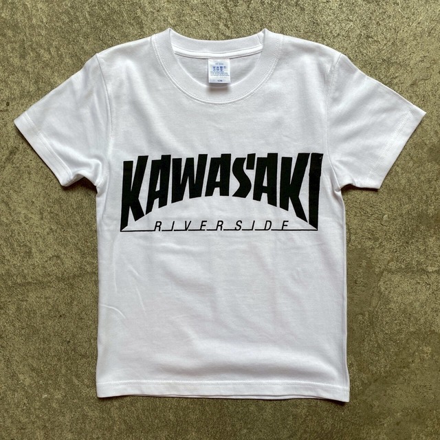 RIVERSIDE BASE 『KAWASAKI』KIDS T-SHIRTS WHITE
