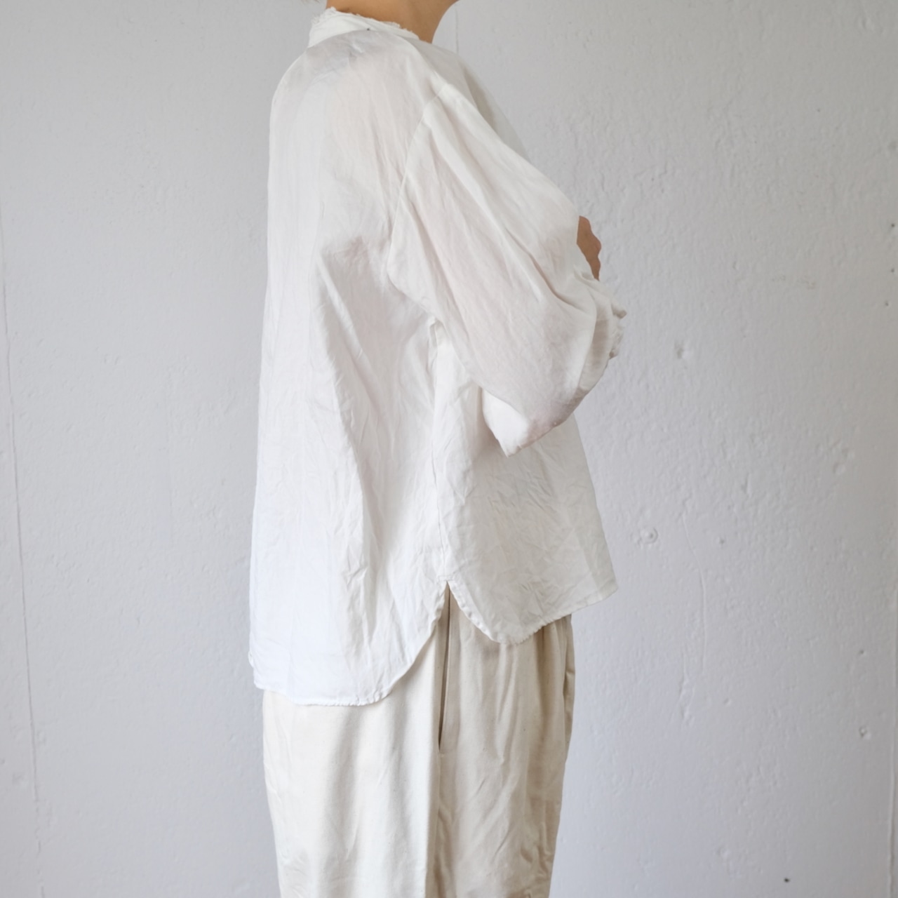 Gauze# (ガーゼ) ラミーシルク タイニーフリルカラー ブラウス:ホワイト