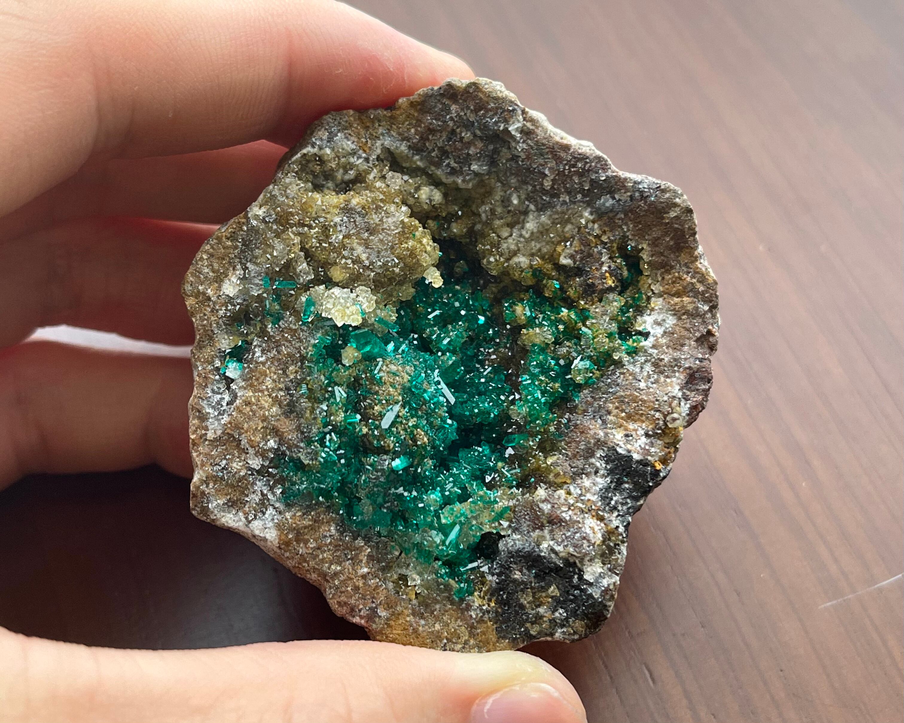 ダイオプテーズ / クォーツ【Dioptase with Quartz】コンゴ共和国産