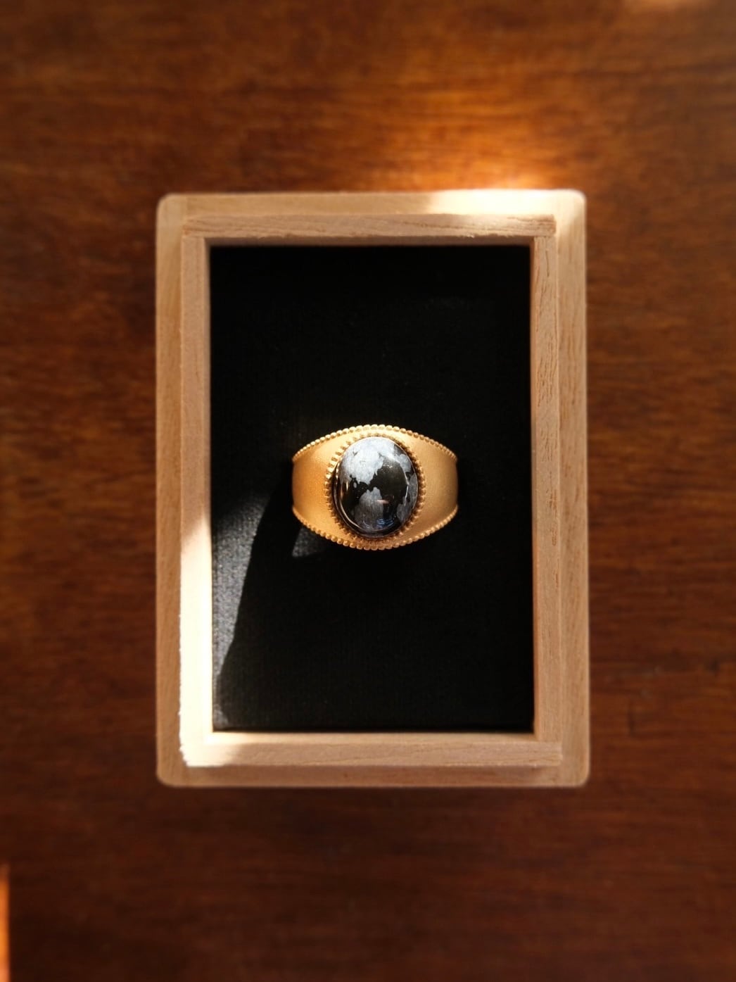 SOSHIOTSUKI】 SIGNET RING GOLD MATTE | THE OUR