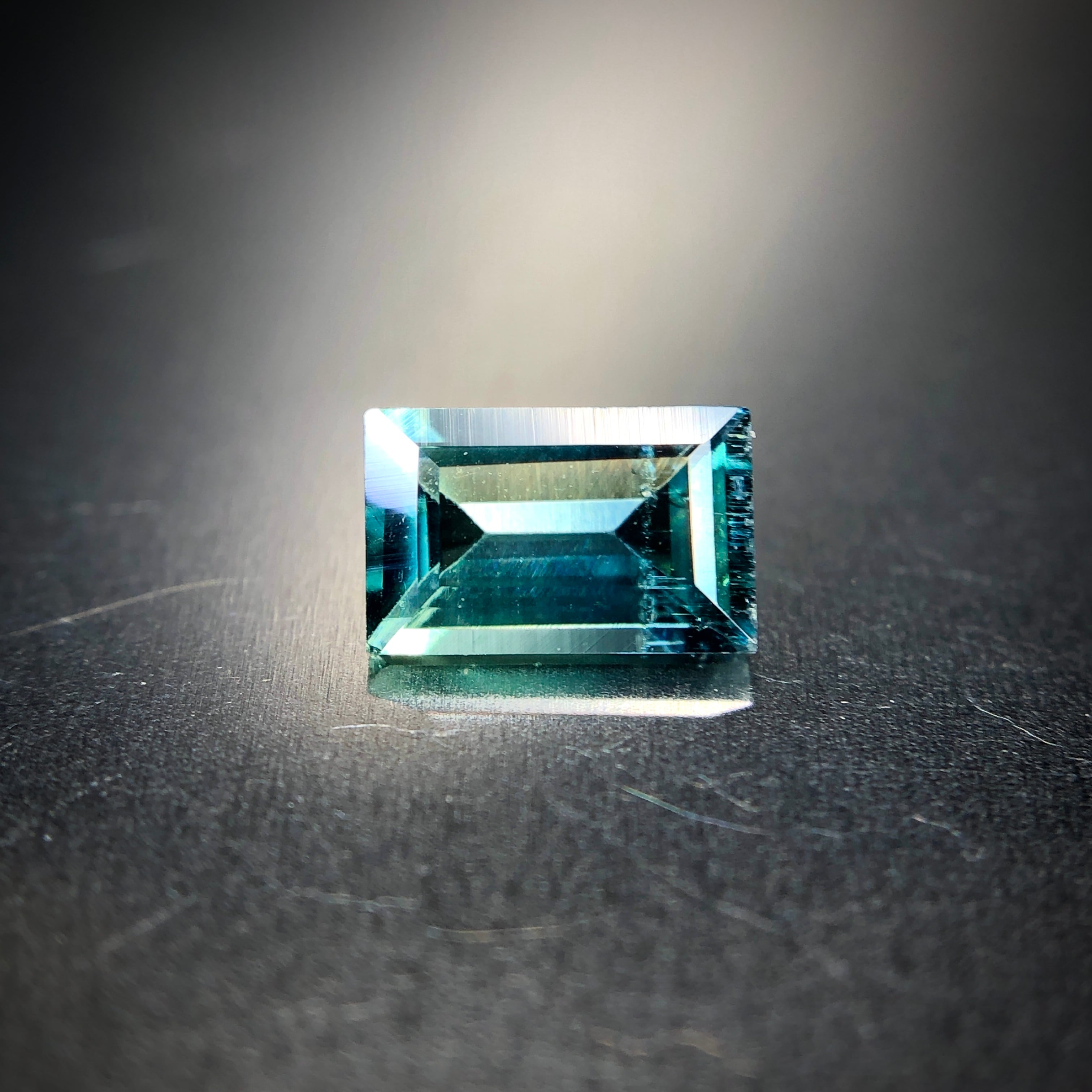 甘さのないシャープな輝き 0.35ct 天然 バイカラートルマリン 甘さのないシャープな輝き 0.35ct 天然 バイカラートルマリン