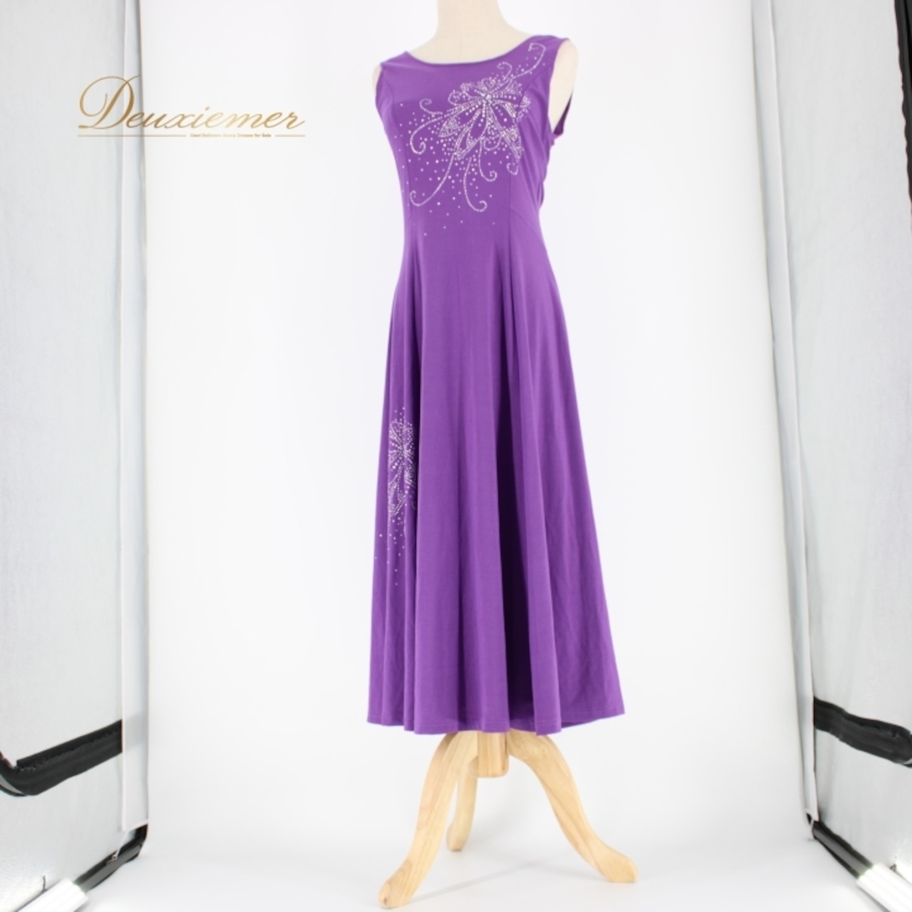 社交ダンス 衣装 スタンダード ドレス ワンピース レッスンウェア パーティドレス ICHIOKU イチオク 紫 パープル系 ノースリーブ 上品 パーティー衣装 可愛い ドレープ シンプル ストレッチ フォーマル セクシー 大人 スタイリッシュ おしゃれ 舞台衣装 スパンコール 光沢感 軽量 夏用 体型カバー 上品さ サテン素材 柔らかい クラシック