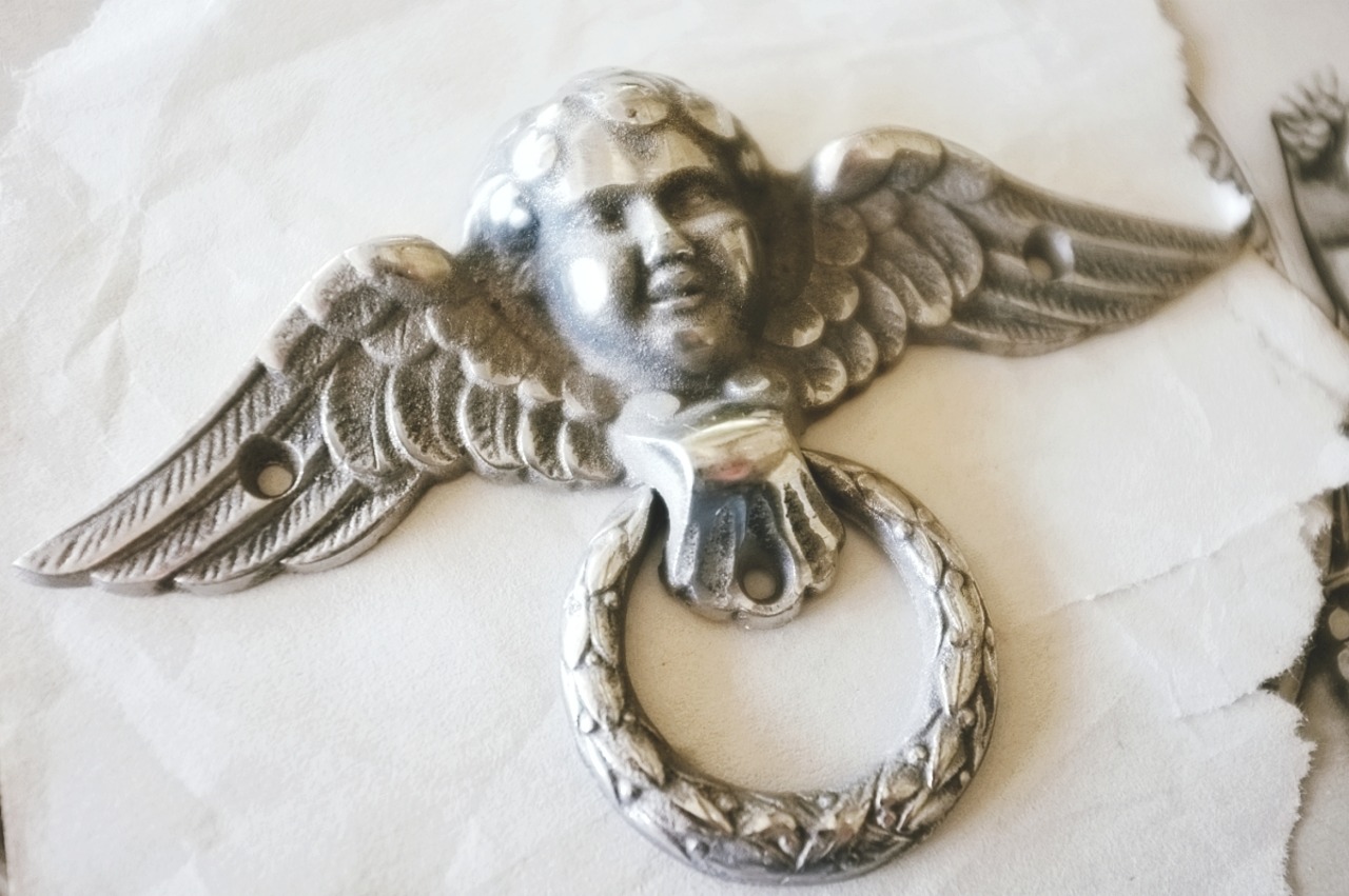 1900s フランス  ルーベンス 聖アンデレの殉教的プットーと大きなハンドルb ツマミ アンティーク