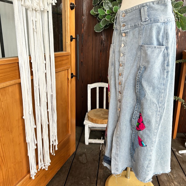 アフリカンボタンリメイクデニムスカート