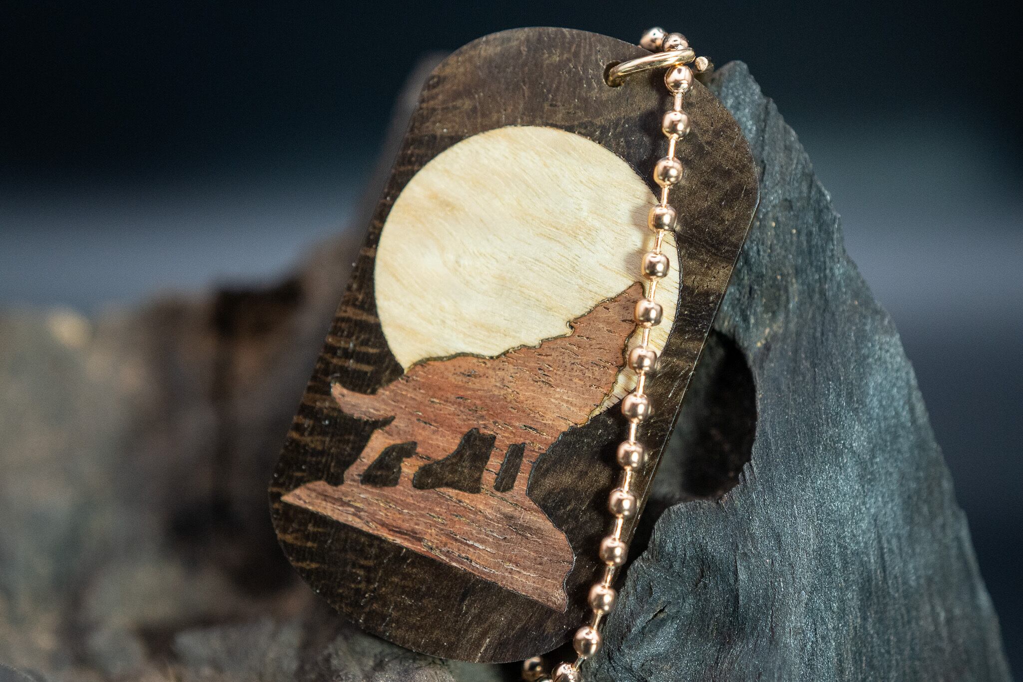 【21世紀最高峰の材】サイアミーズローズウッド ドッグタグ 象嵌 月と狼