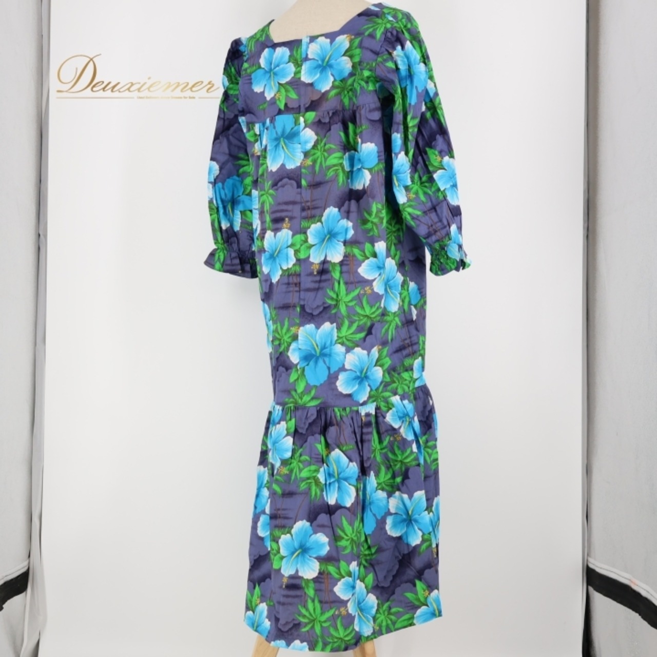 フラダンス 衣装 ワンピース ドレス ネイビー系 ハイビスカス柄 ハワイアンプリント アロハ レッスン 練習 八分袖 フリル 鮮やか 華やか かわいい おしゃれ 上品 大人っぽい ブルー系 グリーン系 紺 水色 緑 フラ ダンス リゾート エレガント フェミニン ゆったり