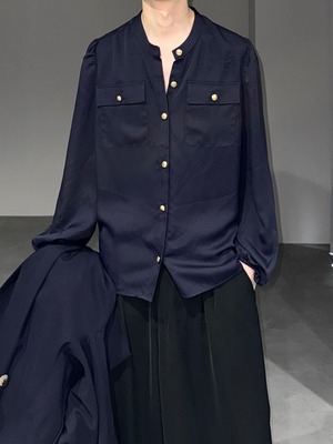 metal button satin shirt / navy × gold button