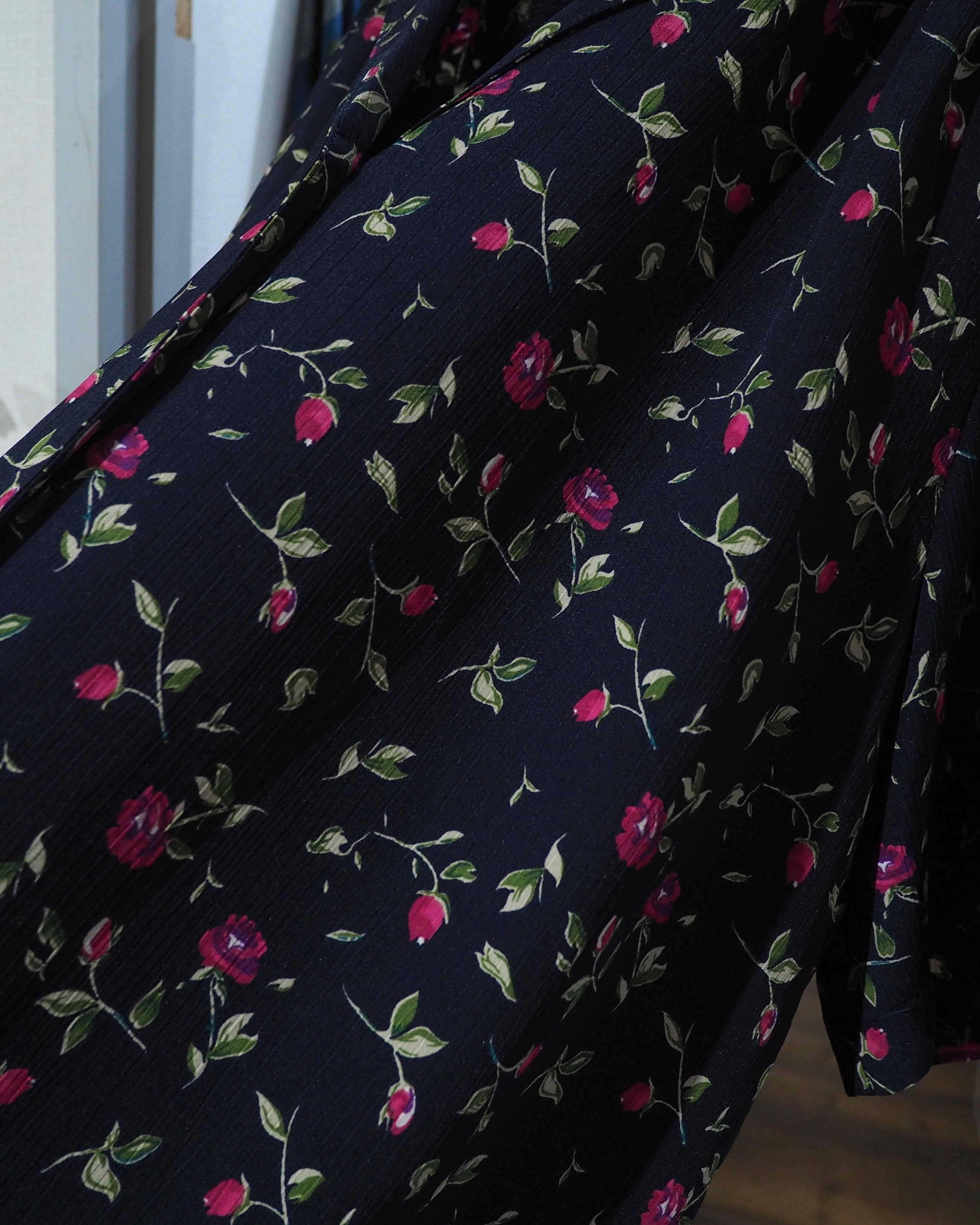 Black pleats × Pink Rose Flower all over pattern Open collar SS shirt