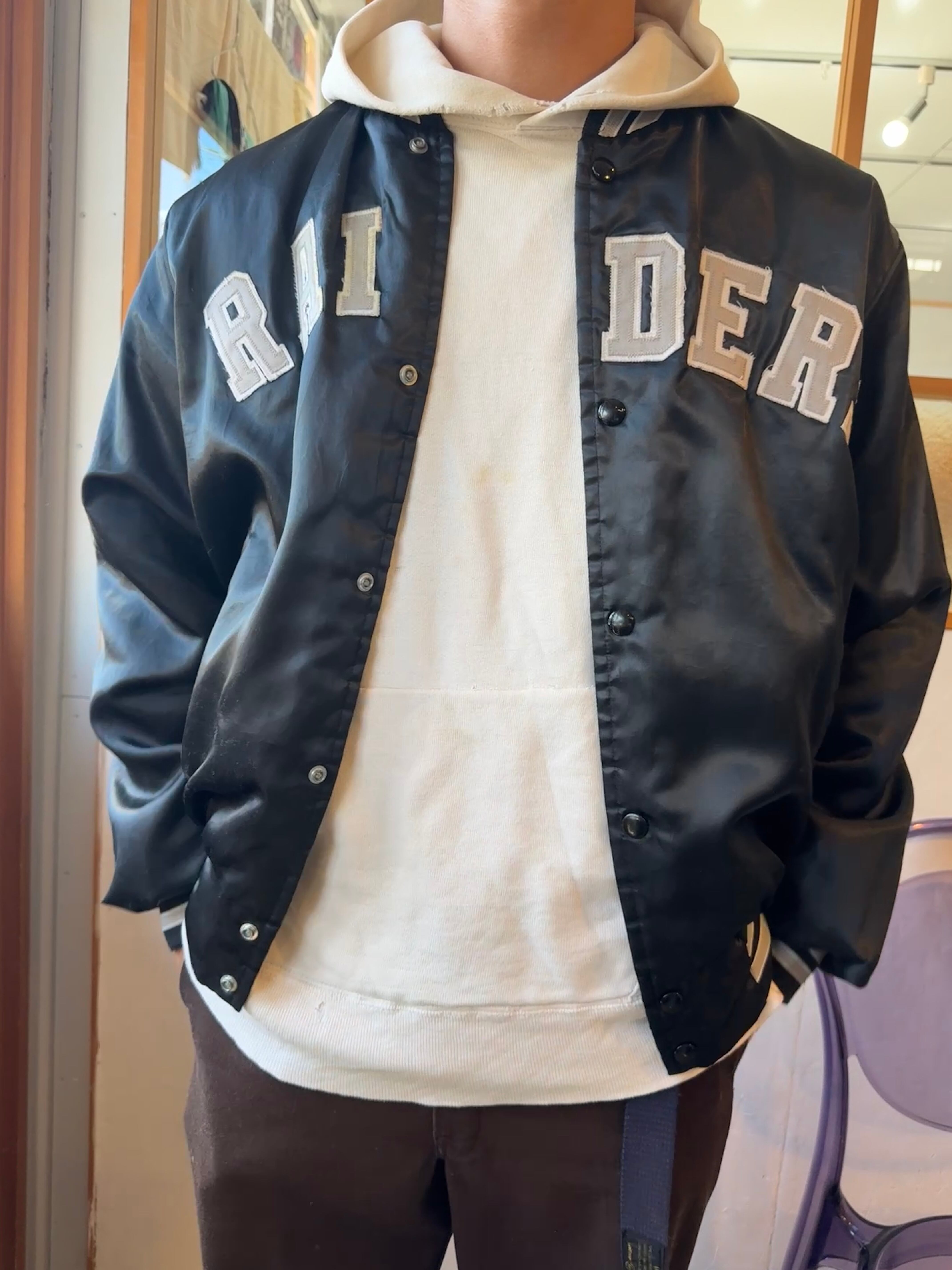 RAIDERS NFL フード付き中綿ジャケット　レイダース　chalkline 中古・古着通販】NFL RAIDERS (レイダース) 刺繍中綿ジャケット