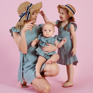 ショルダーフリルセンターリボンロンパース