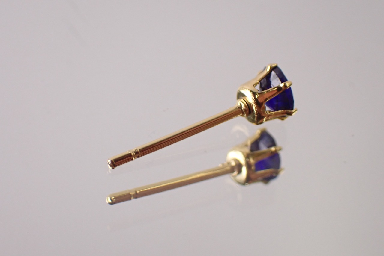 サファイアピアス　約4mm　[D9-119]